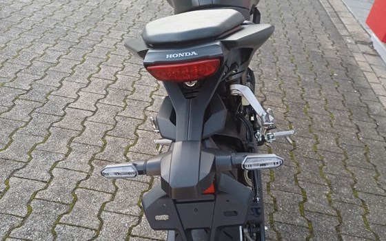 Gebrauchtmotorrad Honda CB125R - Bild 4