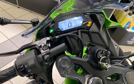 Gebrauchtmotorrad Kawasaki Ninja 125 - Bild 2