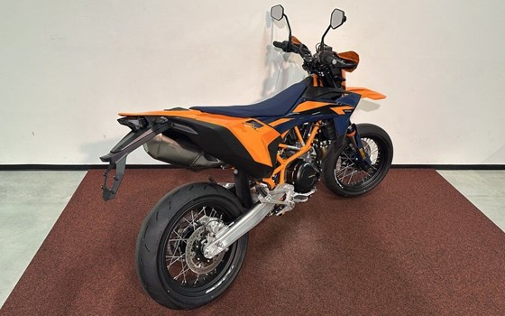 Neufahrzeug KTM 690 SMC R - Bild 8