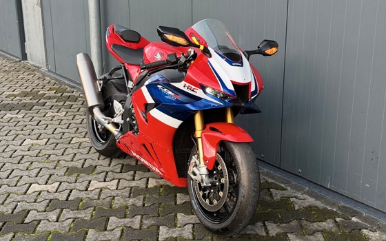 Gebrauchtmotorrad Honda CBR1000RR-R Fireblade SP - Bild 3