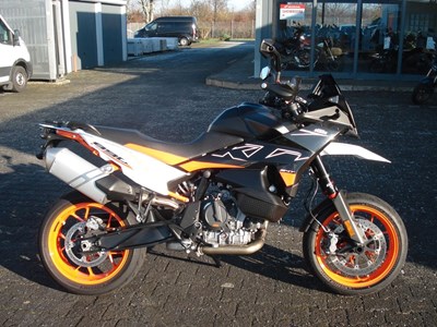 890 SMT