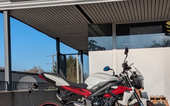 Gebrauchtmotorrad Triumph Street Triple - Bild 2