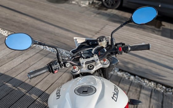 Gebrauchtmotorrad Triumph Street Triple - Bild 8