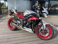Gebrauchtmotorrad Triumph Street Triple RX