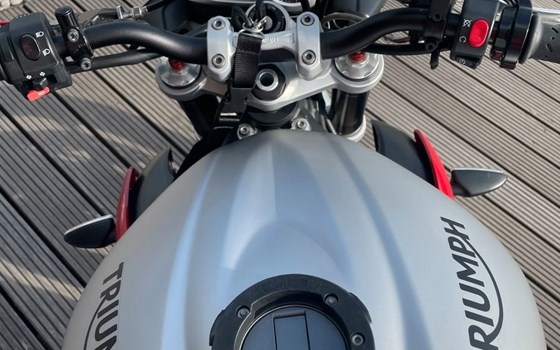 Gebrauchtmotorrad Triumph Street Triple RX - Bild 10