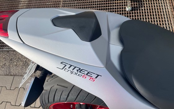 Gebrauchtmotorrad Triumph Street Triple RX - Bild 14