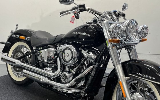 Gebrauchtmotorrad Harley-Davidson Softail Deluxe FLDE - Bild 2