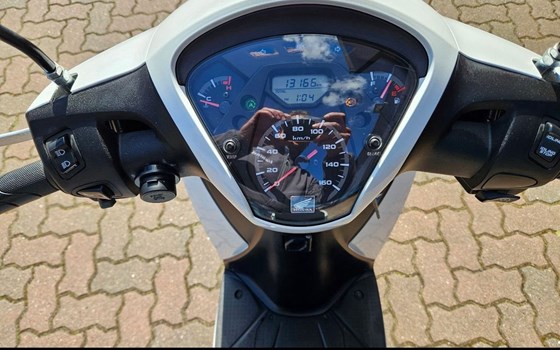 Gebrauchtmotorrad Honda SH150i - Bild 7