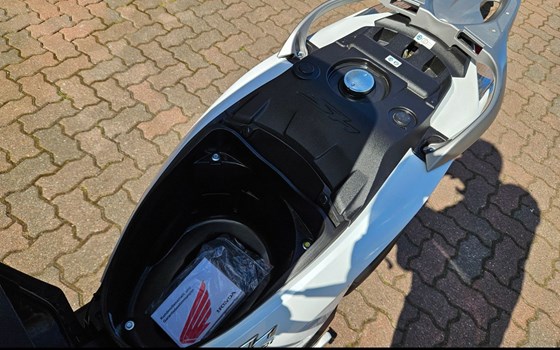 Gebrauchtmotorrad Honda SH150i - Bild 9