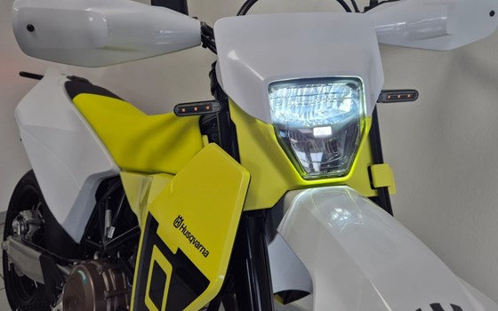 Neufahrzeug Husqvarna 701 Supermoto - Bild 7