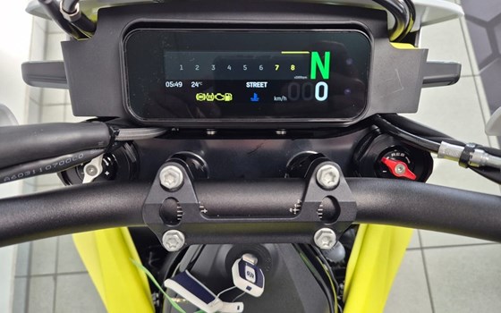 Neufahrzeug Husqvarna 701 Supermoto - Bild 9