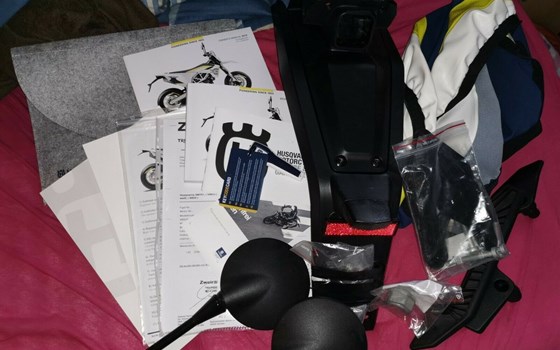 Gebrauchtmotorrad Husqvarna 701 Supermoto - Bild 11