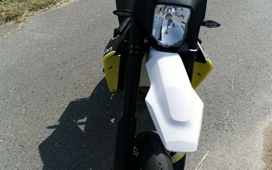 Gebrauchtmotorrad Husqvarna 701 Supermoto - Bild 8