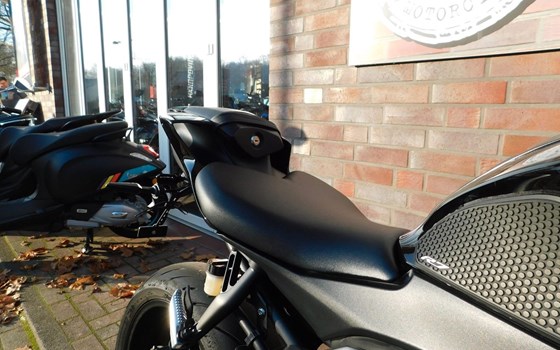 Gebrauchtmotorrad Yamaha R7 35 kW - Bild 19