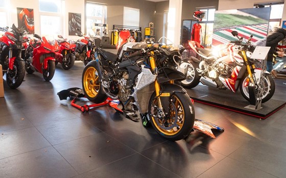 Gebrauchtmotorrad Ducati Panigale V4 R - Bild 9