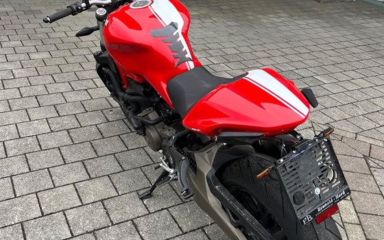 Gebrauchtmotorrad Ducati Monster 821 Stripe - Bild 4