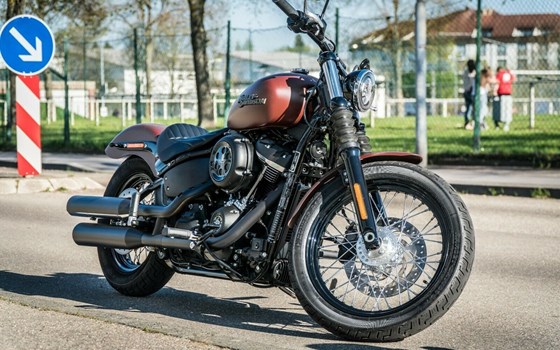 Gebrauchtmotorrad Harley-Davidson Softail Street Bob FXBB - Bild 2