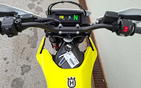 Neufahrzeug Husqvarna 701 Supermoto - Bild 3