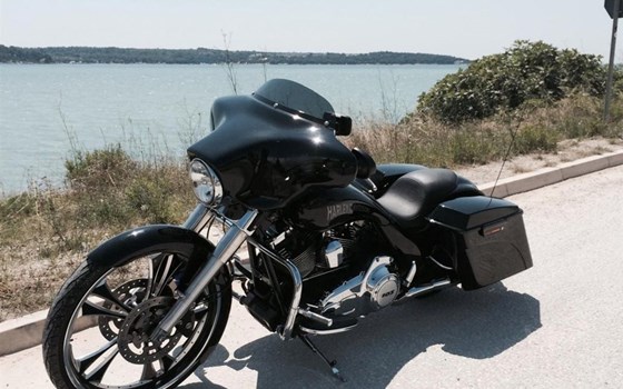 Gebrauchtmotorrad Harley-Davidson Street Glide FLHX - Bild 2