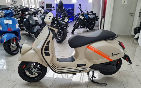 Gebrauchtmotorrad Vespa GTV 300 - Bild 3