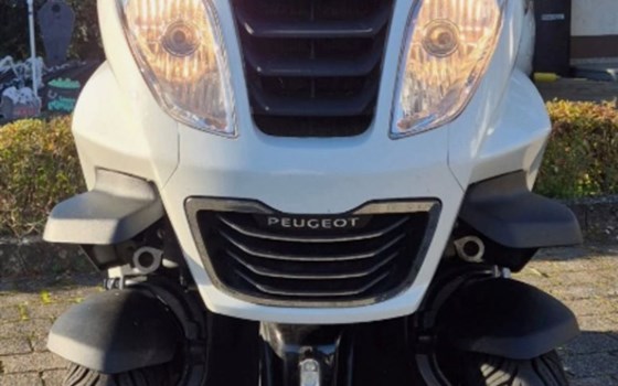Gebrauchtmotorrad Peugeot Metropolis 400i RS - Bild 2