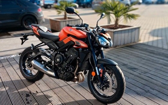 Gebrauchtmotorrad Triumph Street Triple R - Bild 2
