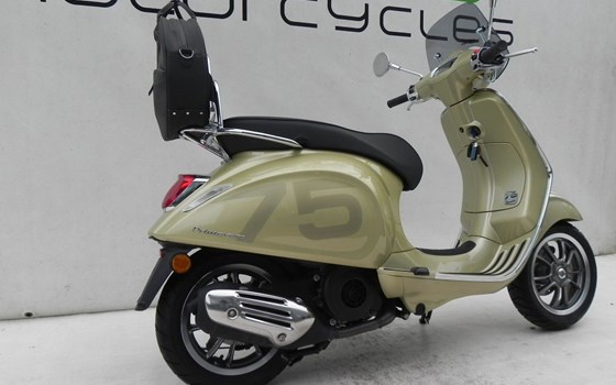 Gebrauchtmotorrad Vespa Primavera 125 75th - Bild 16
