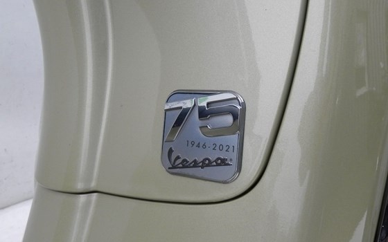 Gebrauchtmotorrad Vespa Primavera 125 75th - Bild 18