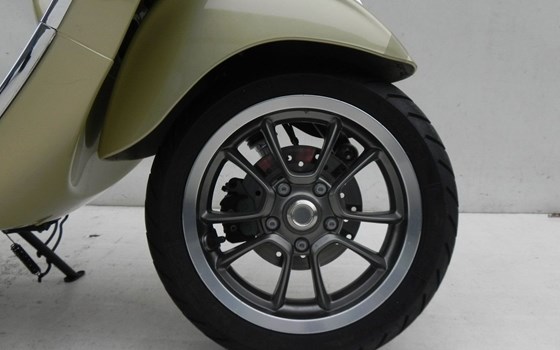 Gebrauchtmotorrad Vespa Primavera 125 75th - Bild 19