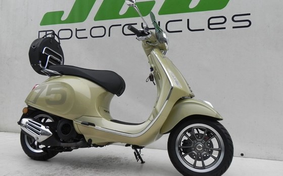 Gebrauchtmotorrad Vespa Primavera 125 75th - Bild 20