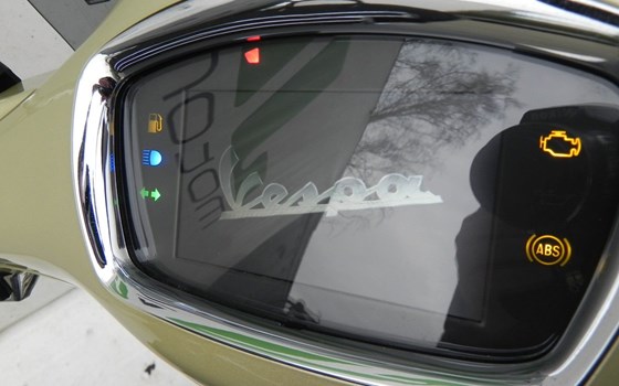 Gebrauchtmotorrad Vespa Primavera 125 75th - Bild 22