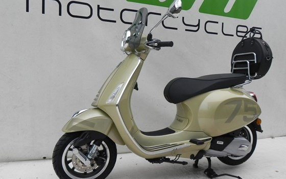 Gebrauchtmotorrad Vespa Primavera 125 75th - Bild 3