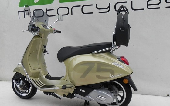 Gebrauchtmotorrad Vespa Primavera 125 75th - Bild 4