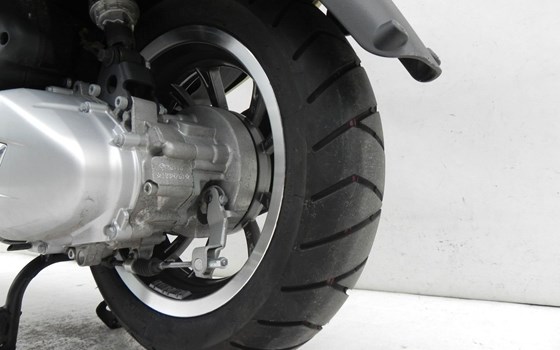 Gebrauchtmotorrad Vespa Primavera 125 75th - Bild 5