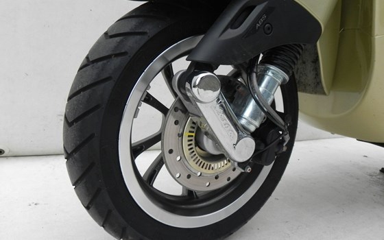 Gebrauchtmotorrad Vespa Primavera 125 75th - Bild 8