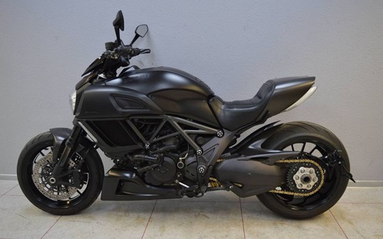 Gebrauchtmotorrad Ducati Diavel 1200 Dark - Bild 1