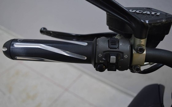 Gebrauchtmotorrad Ducati Diavel 1200 Dark - Bild 11