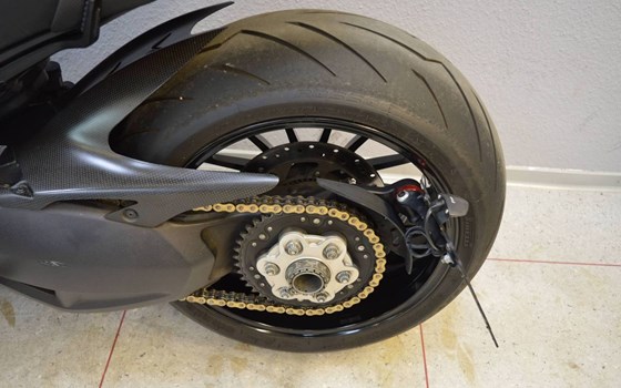 Gebrauchtmotorrad Ducati Diavel 1200 Dark - Bild 2