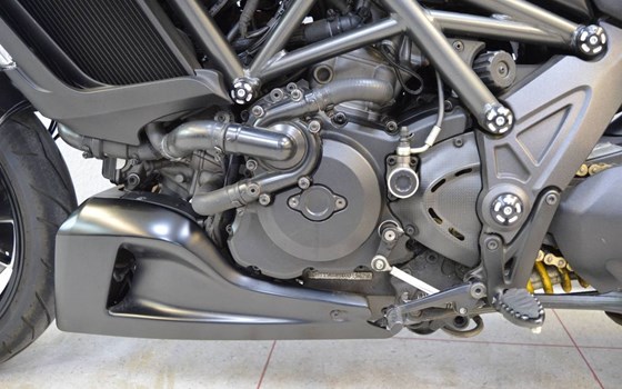 Gebrauchtmotorrad Ducati Diavel 1200 Dark - Bild 3