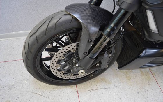 Gebrauchtmotorrad Ducati Diavel 1200 Dark - Bild 4