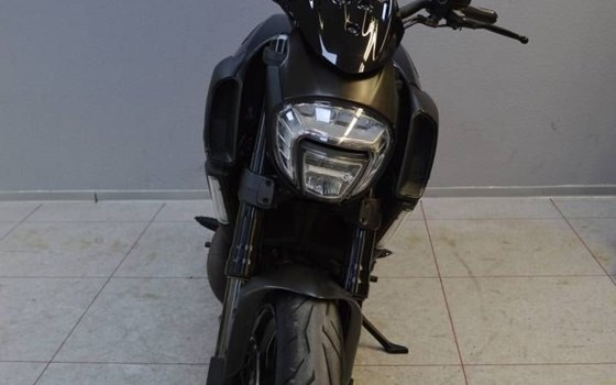 Gebrauchtmotorrad Ducati Diavel 1200 Dark - Bild 5