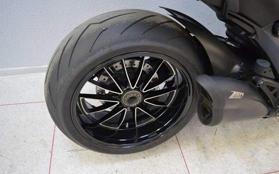 Gebrauchtmotorrad Ducati Diavel 1200 Dark - Bild 7
