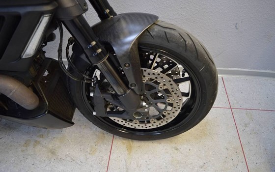 Gebrauchtmotorrad Ducati Diavel 1200 Dark - Bild 9