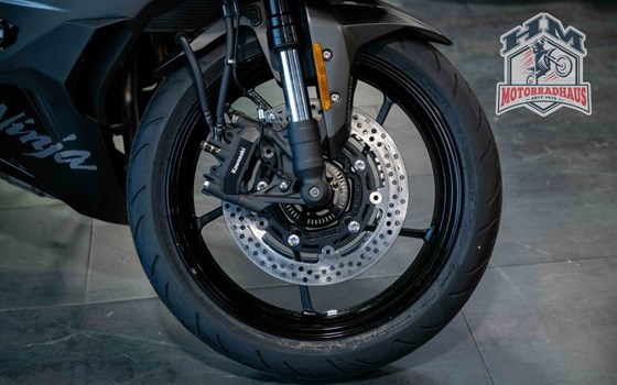 Neufahrzeug Kawasaki Ninja ZX-4RR - Bild 14