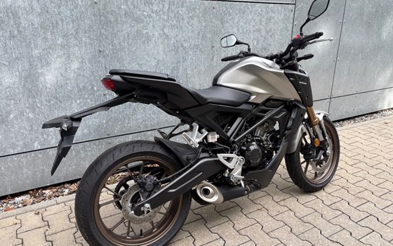 Gebrauchtmotorrad Honda CB125R - Bild 10