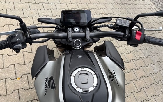 Gebrauchtmotorrad Honda CB125R - Bild 11