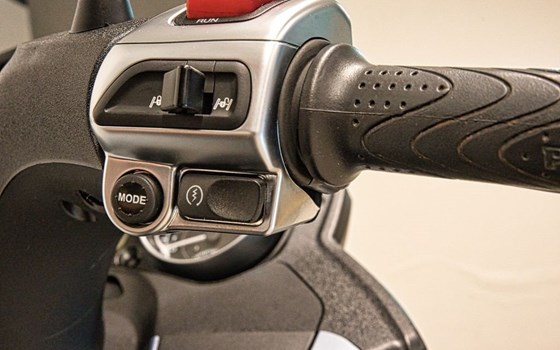 Gebrauchtmotorrad Piaggio MP3 300 HPE - Bild 11