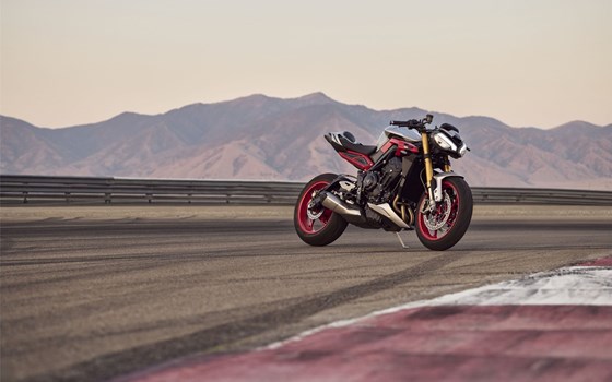 Neufahrzeug Triumph Street Triple 765 RX - Bild 8