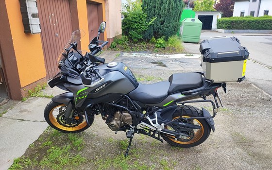 Gebrauchtmotorrad QJ Motor SRK 700 - Bild 2