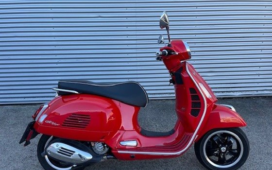 Gebrauchtmotorrad Vespa GTS 300 - Bild 1